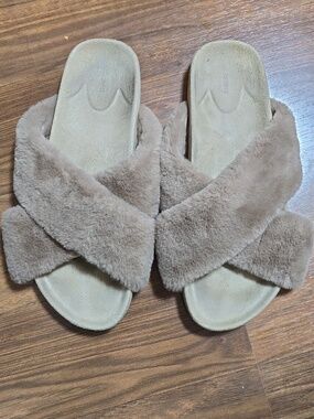Birdies The Robin Faux Fur Tan Criss Cross Slippers Slides